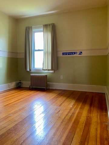 82 Francis St, Fairhaven, MA 02719