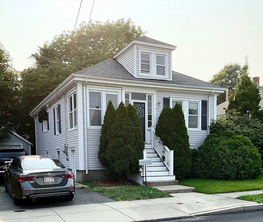 82 Francis St, Fairhaven, MA 02719