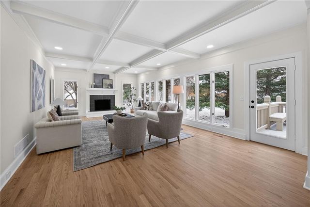 4912 W 114th Street, Leawood, KS 66211