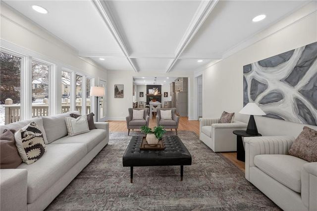 4912 W 114th Street, Leawood, KS 66211