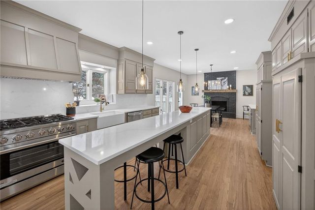 4912 W 114th Street, Leawood, KS 66211