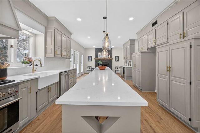 4912 W 114th Street, Leawood, KS 66211