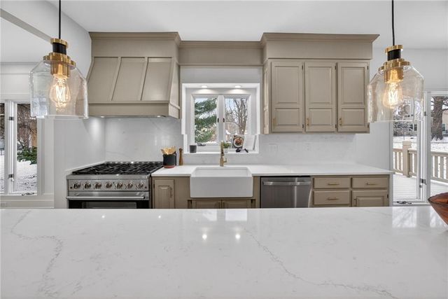 4912 W 114th Street, Leawood, KS 66211