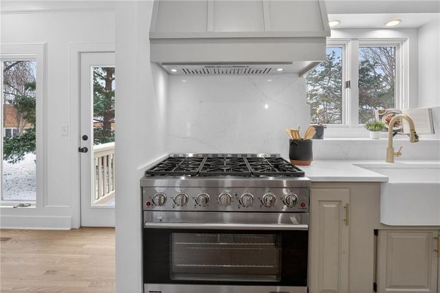 4912 W 114th Street, Leawood, KS 66211