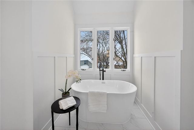 4912 W 114th Street, Leawood, KS 66211