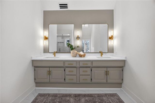 4912 W 114th Street, Leawood, KS 66211