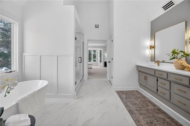 4912 W 114th Street, Leawood, KS 66211