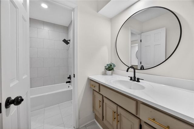 4912 W 114th Street, Leawood, KS 66211