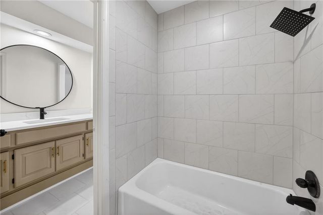 4912 W 114th Street, Leawood, KS 66211