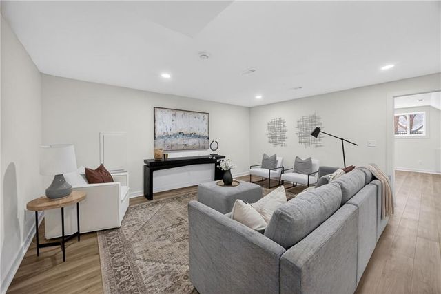 4912 W 114th Street, Leawood, KS 66211