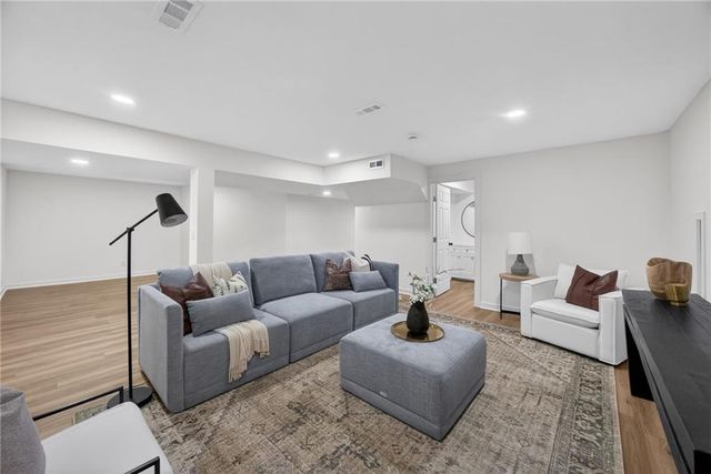 4912 W 114th Street, Leawood, KS 66211