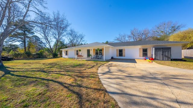 40 Bishop Road, Smiths Station, AL 36877