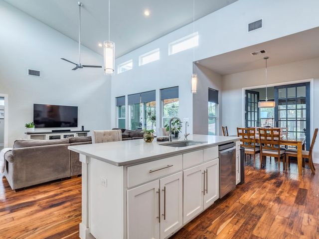 17215 Oak Cliff CIR, Dripping Springs, TX 78620