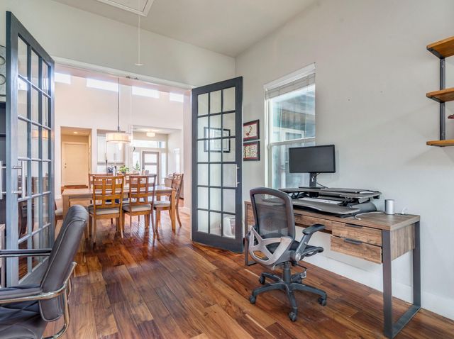 17215 Oak Cliff CIR, Dripping Springs, TX 78620