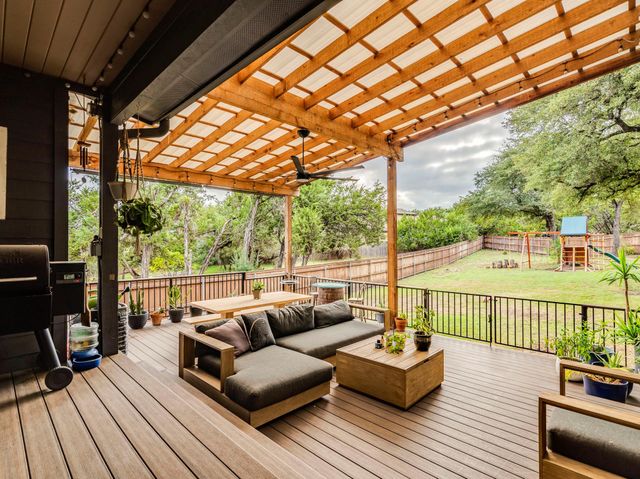 17215 Oak Cliff CIR, Dripping Springs, TX 78620