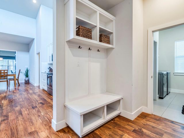 17215 Oak Cliff CIR, Dripping Springs, TX 78620