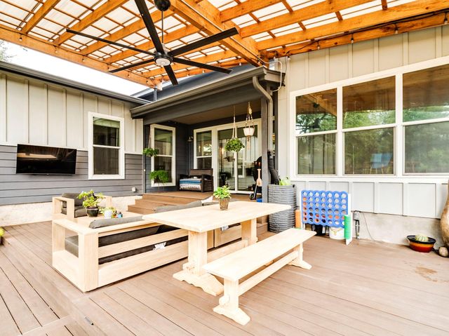 17215 Oak Cliff CIR, Dripping Springs, TX 78620