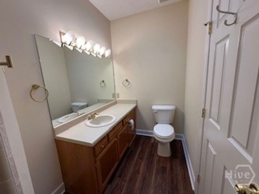 Image 13 of property listing at 11 Morningside Drive, Savannah, GA 31410