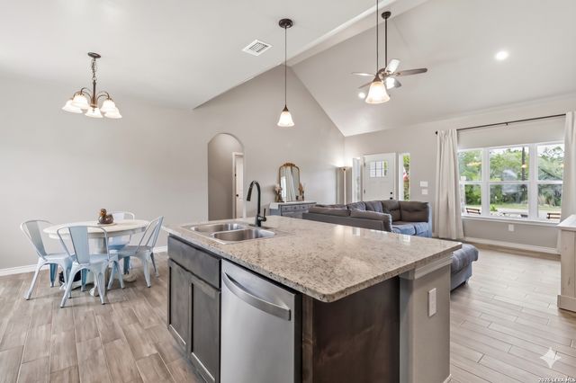 741 HIGH DR, Spring Branch, TX 78070