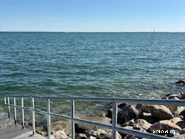 33 Wilford Road, Branford, CT 06405