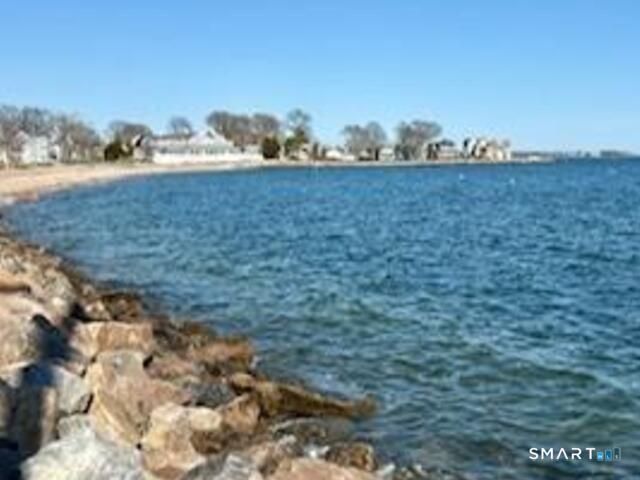 33 Wilford Road, Branford, CT 06405