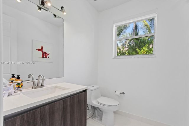 1499 Victoria Isle Dr, Weston, FL 33327