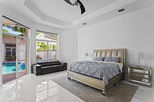 1499 Victoria Isle Dr, Weston, FL 33327