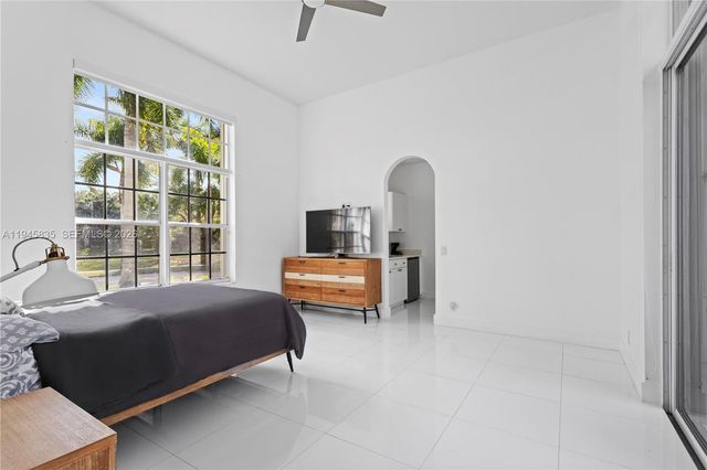 1499 Victoria Isle Dr, Weston, FL 33327