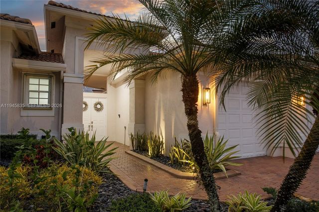 1499 Victoria Isle Dr, Weston, FL 33327