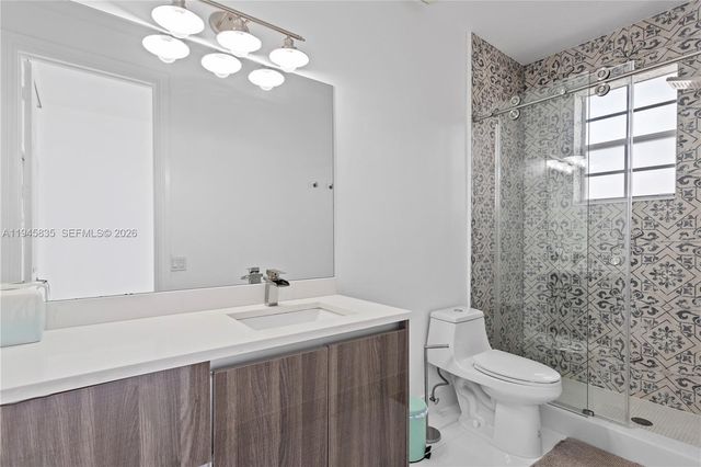 1499 Victoria Isle Dr, Weston, FL 33327