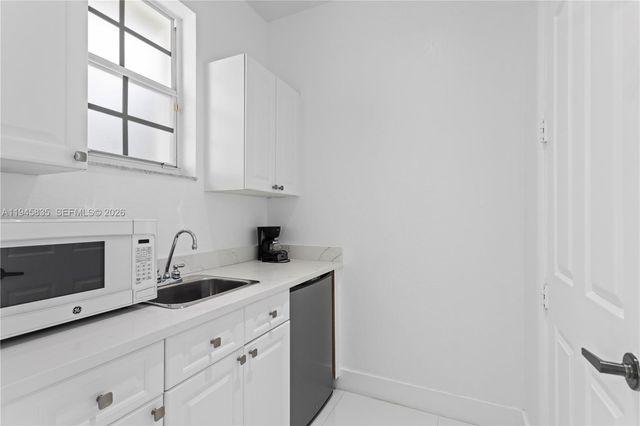 1499 Victoria Isle Dr, Weston, FL 33327