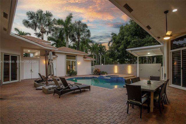 1499 Victoria Isle Dr, Weston, FL 33327