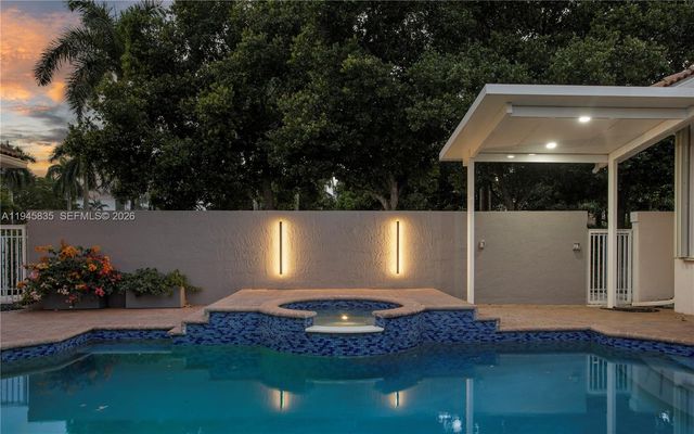 1499 Victoria Isle Dr, Weston, FL 33327