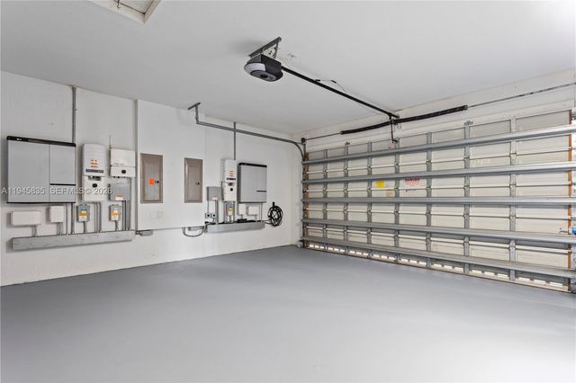 1499 Victoria Isle Dr, Weston, FL 33327