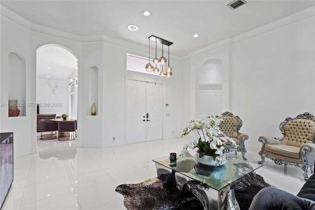 1499 Victoria Isle Dr, Weston, FL 33327