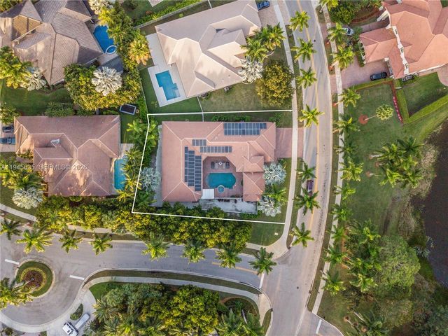 1499 Victoria Isle Dr, Weston, FL 33327