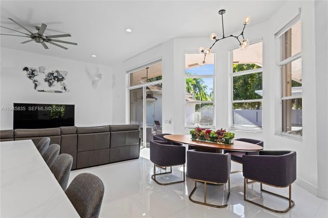 1499 Victoria Isle Dr, Weston, FL 33327