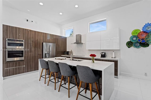 1499 Victoria Isle Dr, Weston, FL 33327