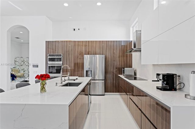 1499 Victoria Isle Dr, Weston, FL 33327