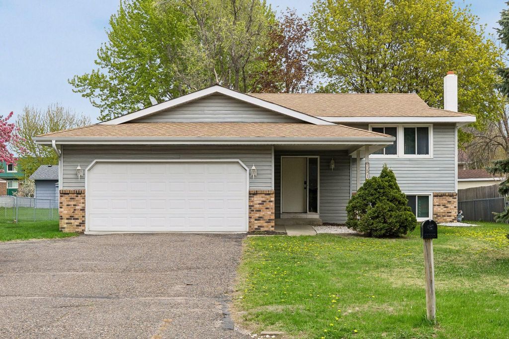 7516 Louisiana Avenue N, Brooklyn Park, MN 55428