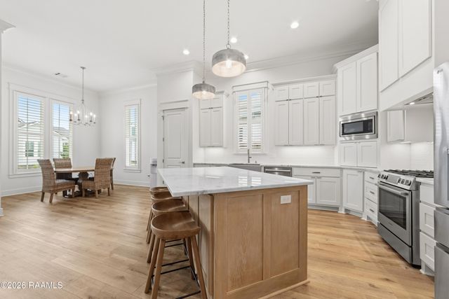 108 Hedgemoore Court, Youngsville, LA 70592