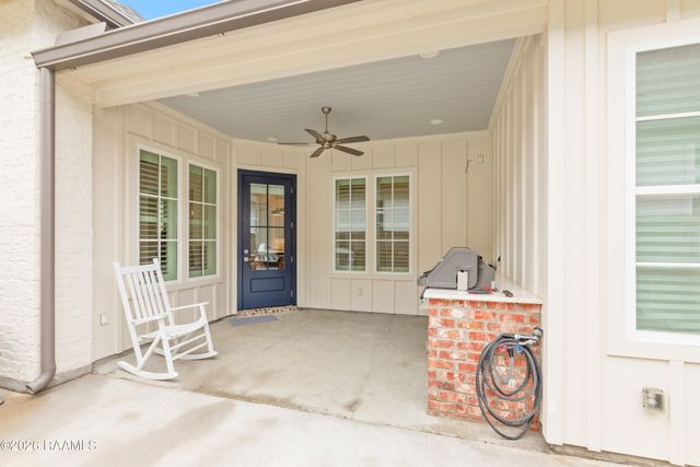 108 Hedgemoore Court, Youngsville, LA 70592