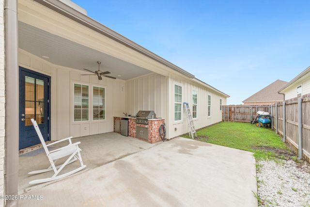 108 Hedgemoore Court, Youngsville, LA 70592