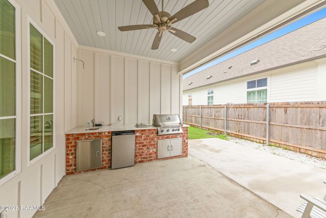 108 Hedgemoore Court, Youngsville, LA 70592