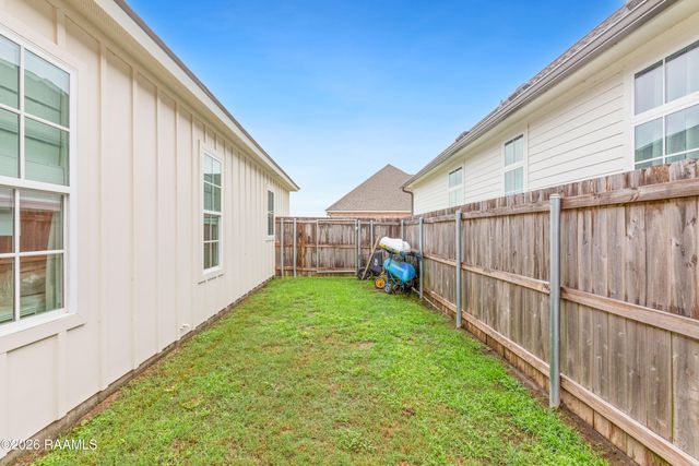 108 Hedgemoore Court, Youngsville, LA 70592