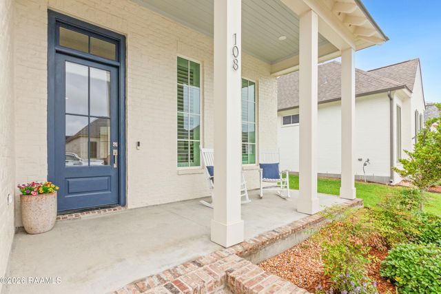 108 Hedgemoore Court, Youngsville, LA 70592