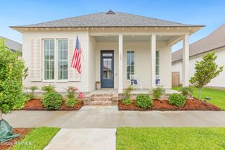 108 Hedgemoore Court, Youngsville, LA 70592