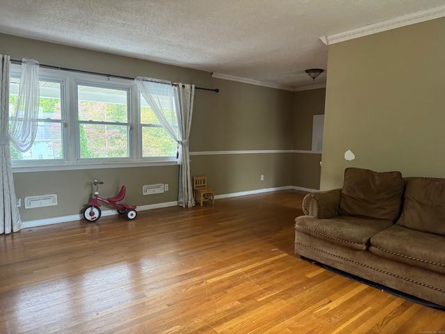 11 Linda Drive, Bridgeport, CT 06606