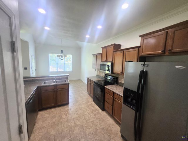 207 Broderick Circle, Warner Robins, GA 31088