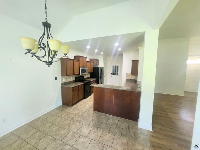 207 Broderick Circle, Warner Robins, GA 31088